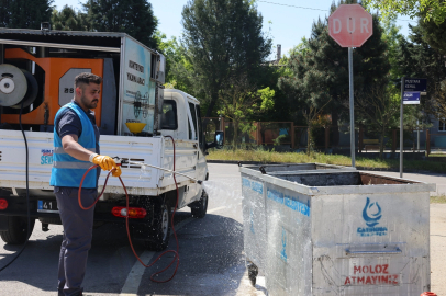 Kocaeli'de çöp konteynerleri yerinde yıkanıyor