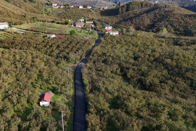 Karasu’da Yeşilin İçinde Asfalt Dönüşümü: Kızılcık ve Yuvalıdere’de Yollar Yenilendi