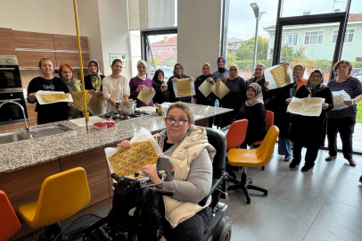 Özel Bireylerin Ailelerinden Çevreci Üretim: Balmumlu Kumaş Atölyesi